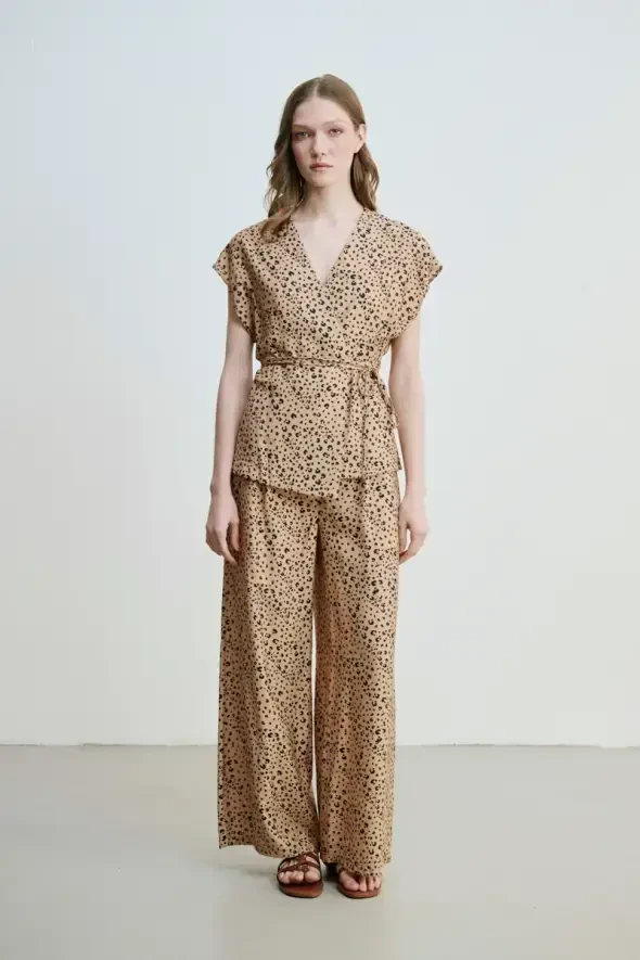 Beli İp Kemerli Anvelop Kesim Leopar Bluz - Camel - 4