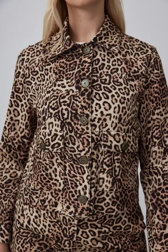 Canvas Jacket with Leopard Pattern - Brown - 5