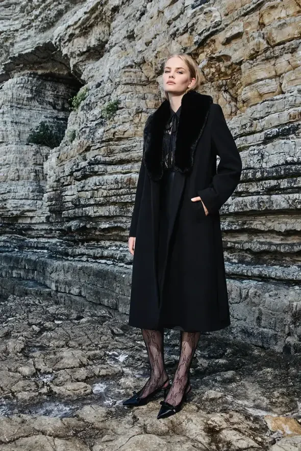 Cashmere Coat with Fur Collar - Black - 2