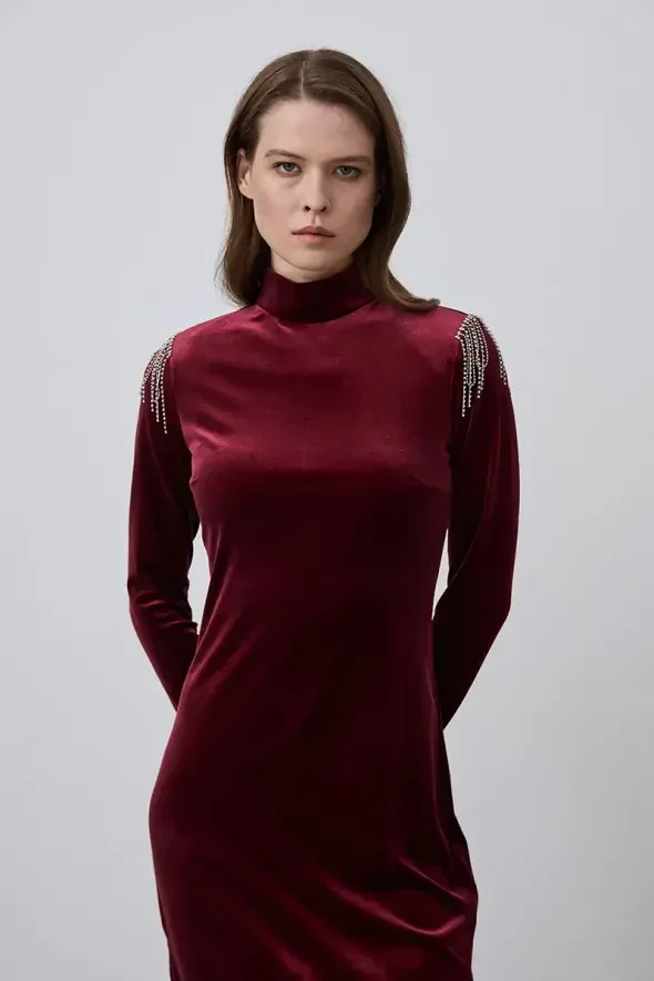 Omuzları Akseuarlı Kadife Gece Elbisesi - Bordo - 3