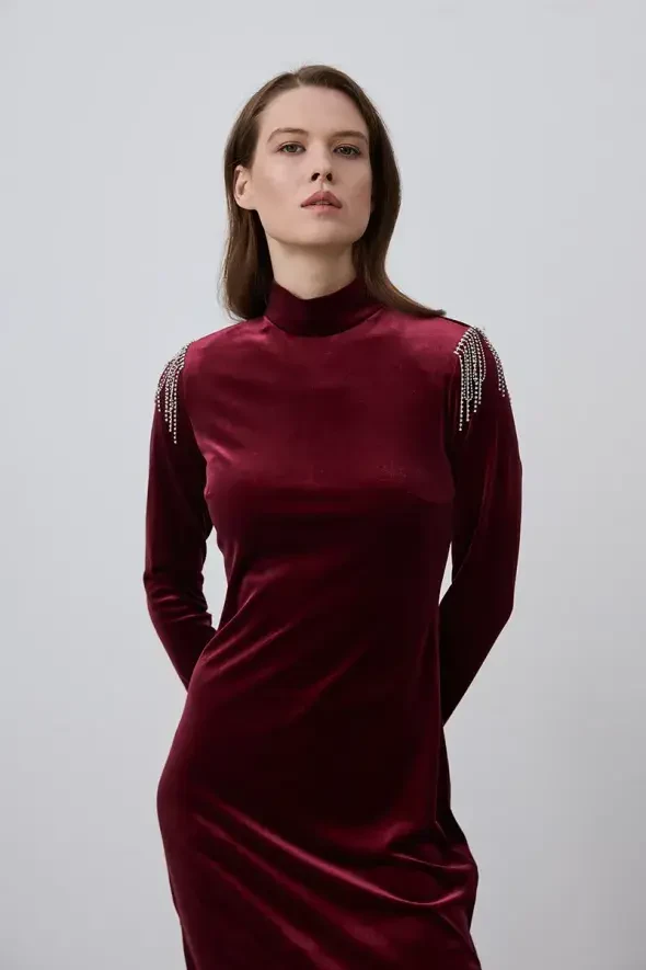 Omuzları Akseuarlı Kadife Gece Elbisesi - Bordo - 4