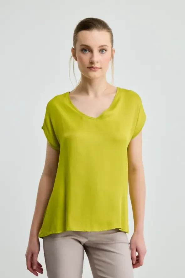V Yaka Önü Saten Tshirt - Fıstık Yeşili - 1