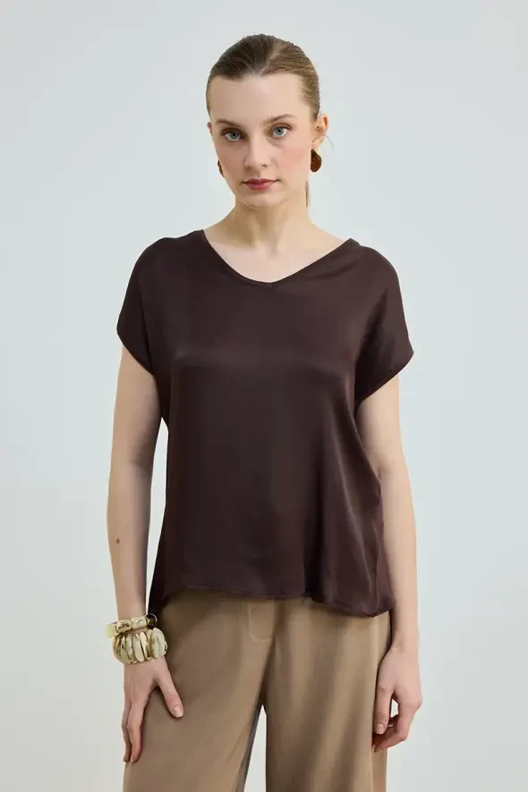 V Yaka Önü Saten Tshirt - Kahve - 1
