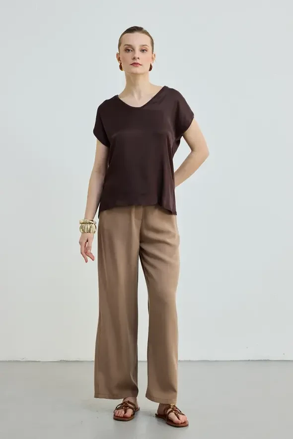 V Yaka Önü Saten Tshirt - Kahve - 2