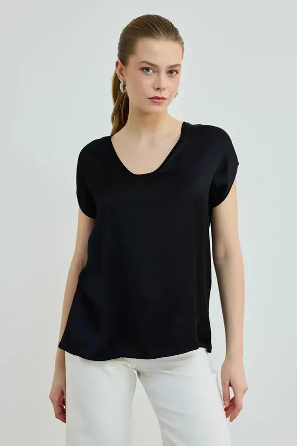V Yaka Önü Saten Tshirt - Siyah - 1