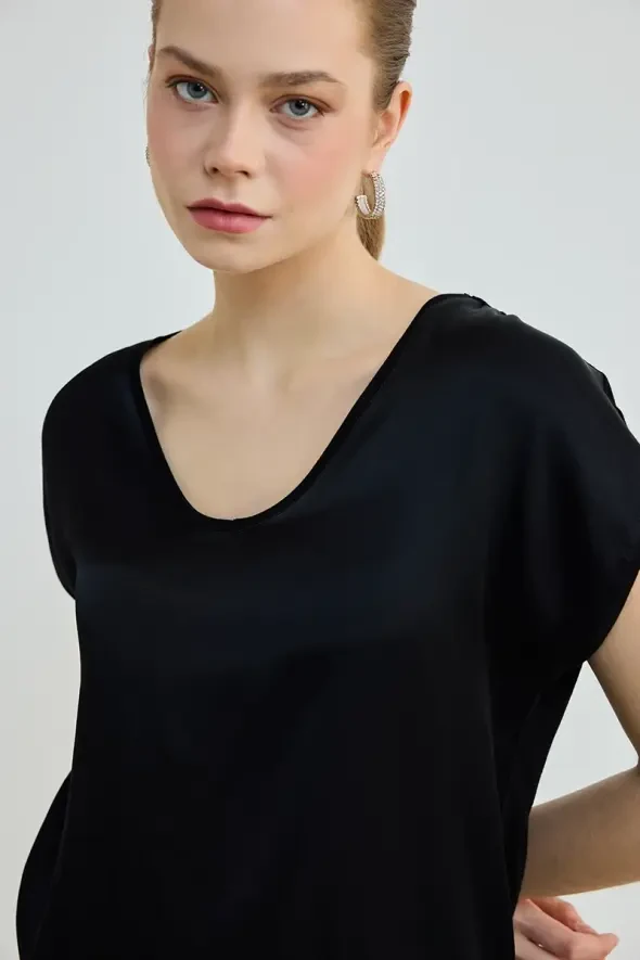 V Yaka Önü Saten Tshirt - Siyah - 3