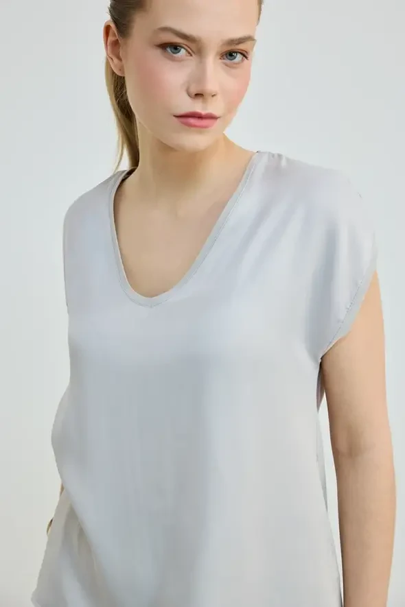 V Yaka Önü Saten Tshirt - Taş - 3